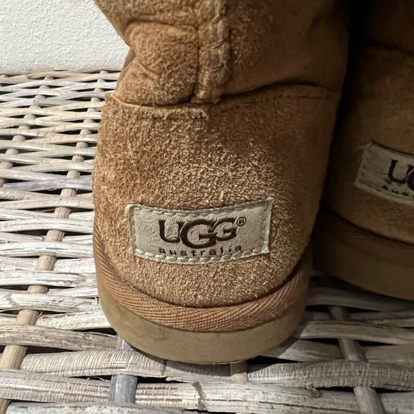 Ugg Australia Brown Shearling Button Boots, women’s size 6, GUC, see pics - Picture 4 of 8